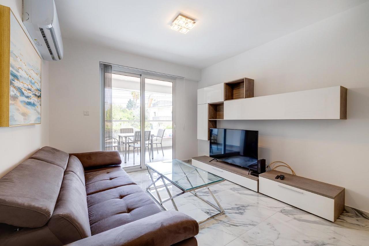 Modern Apartment Steps To St George'S Bay San Ġiljan Buitenkant foto