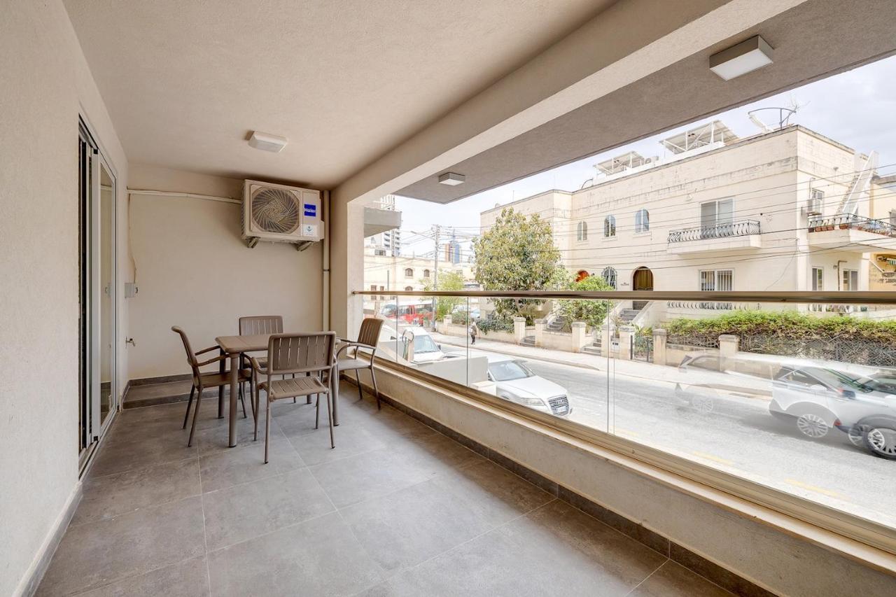 Modern Apartment Steps To St George'S Bay San Ġiljan Buitenkant foto