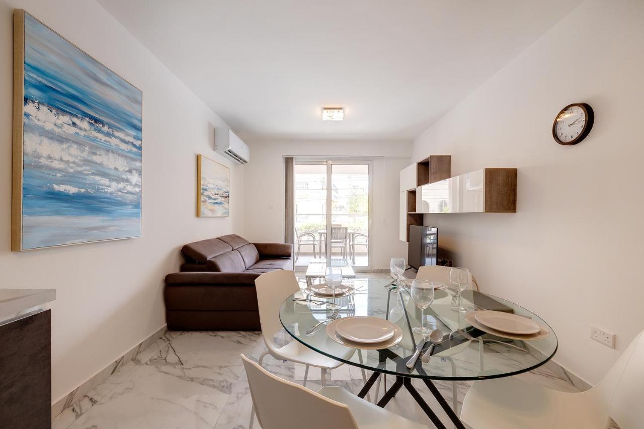 Modern Apartment Steps To St George'S Bay San Ġiljan Buitenkant foto