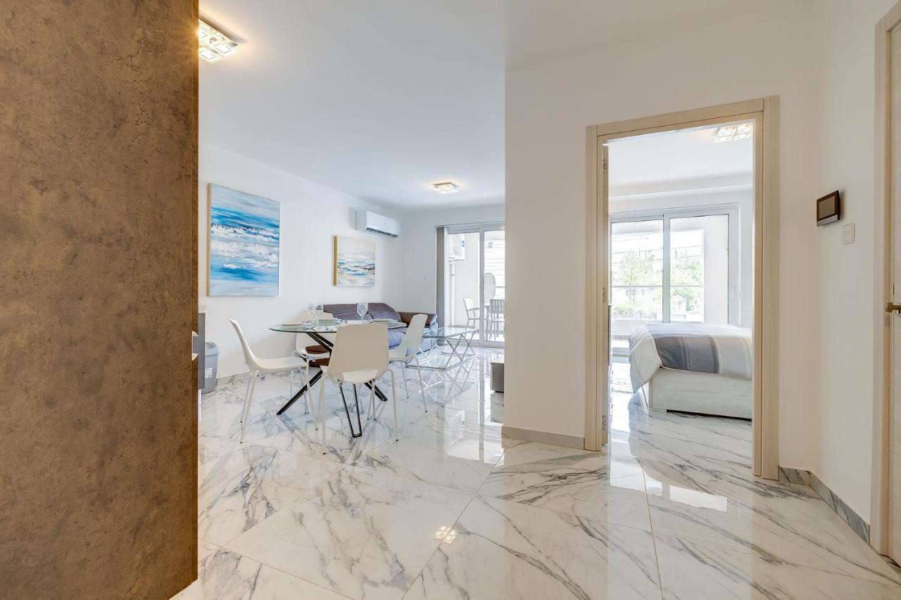 Modern Apartment Steps To St George'S Bay San Ġiljan Buitenkant foto